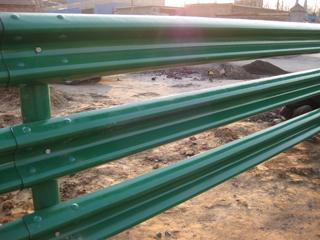 危險地段三層護(hù)欄板